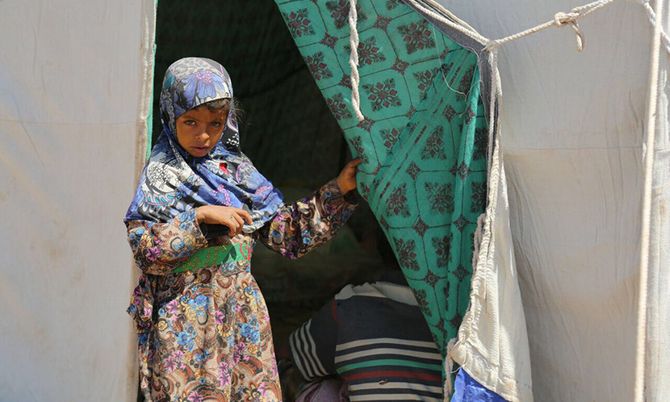 Junges Mädchen im Flüchtlingscamp bei Taiz. 