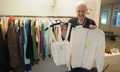 Gilla Wilmes hat als ehemalige Modedesignerin ein Händchen für das ganz Besondere. Pro Stricke fallen schon mal 50 Arbeitsstunden an.