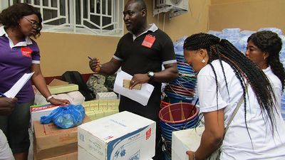 DAHW-Büroleiter Cyril Johnson koordiniert die Soforthilfe für 300 Haushalte in Freetown.