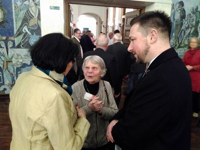 Präsidentin Gudrun Freifrau von Wiedersperg, Irene Kober und Vize-Präsident Patrick Miesen im Gespräch.