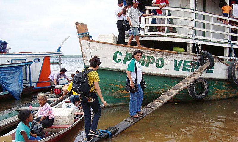 Transportmittel Boot: so kommen die Gesundheitshelfer in die entlegenen Amazonasregionen